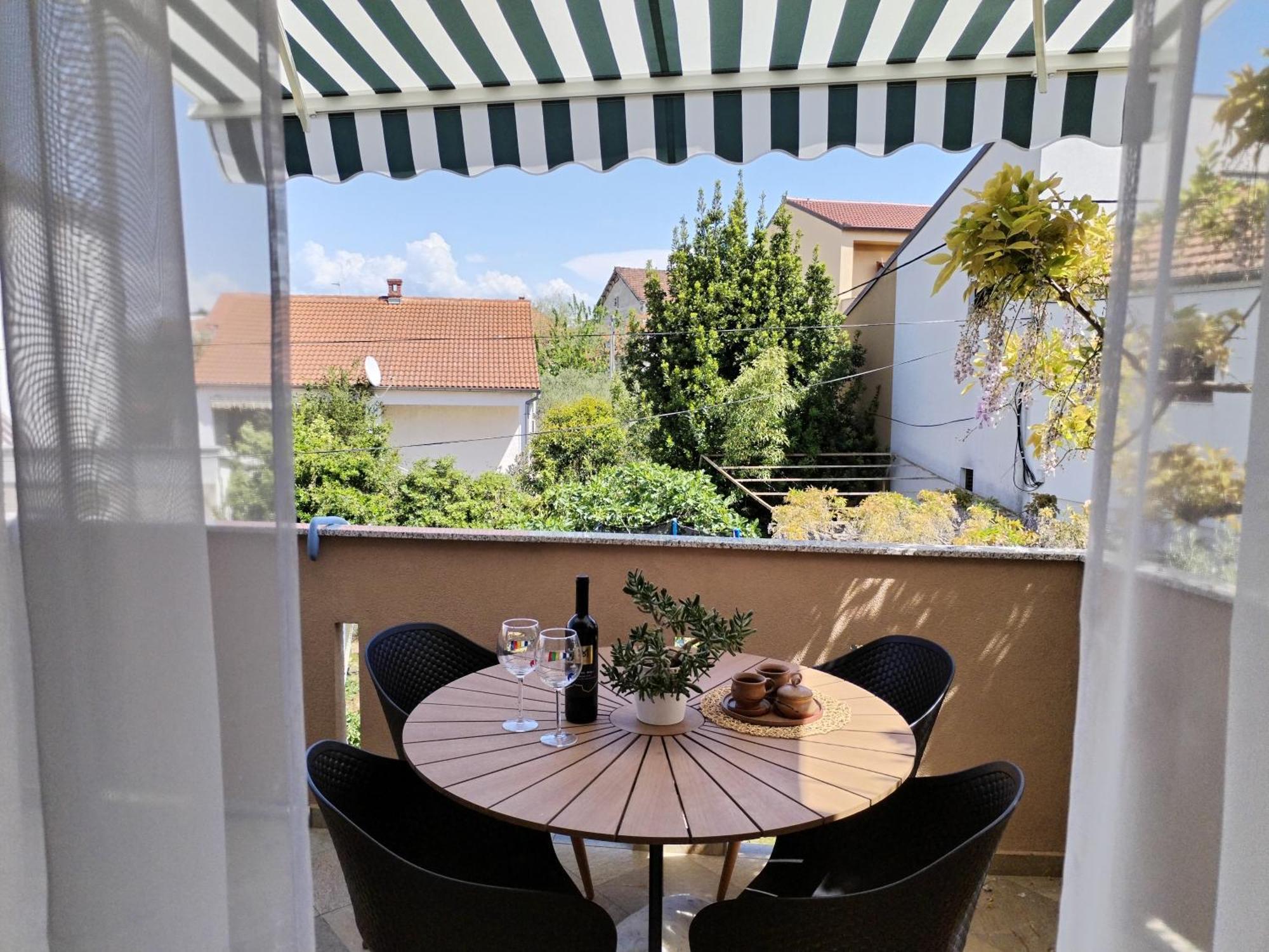 Family Apartment B&B Биоград на Мору Екстериор снимка